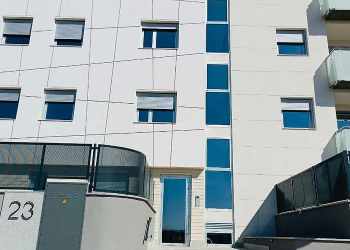 Precioso En Con Terraza,piscina,parque Infantil Y Parking Monzón